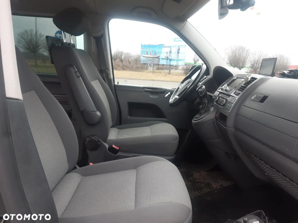 Volkswagen Caravelle - 8