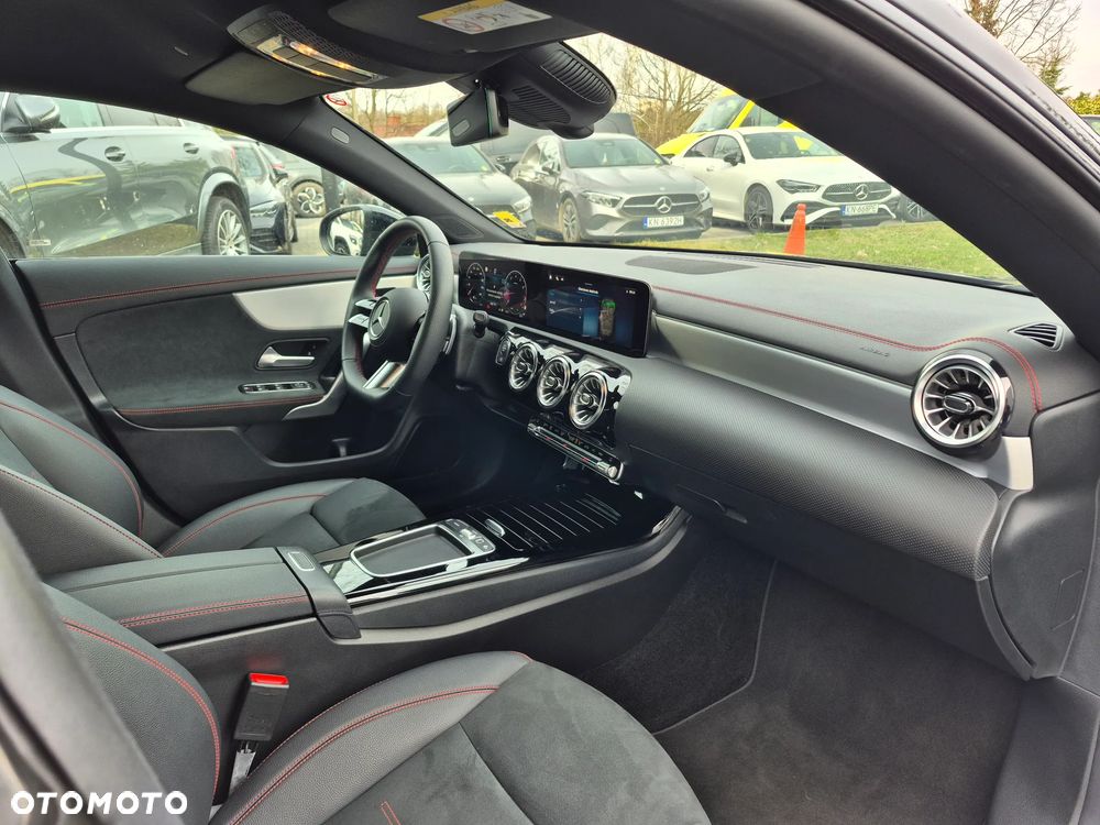 Mercedes-Benz CLA 200 AMG Line 7G-DCT - 30