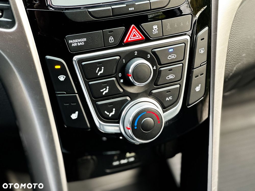 Hyundai i30 1.6 CRDI Fifa World Cup Edition - 31