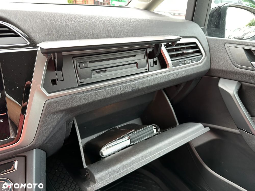 Volkswagen Touran - 16