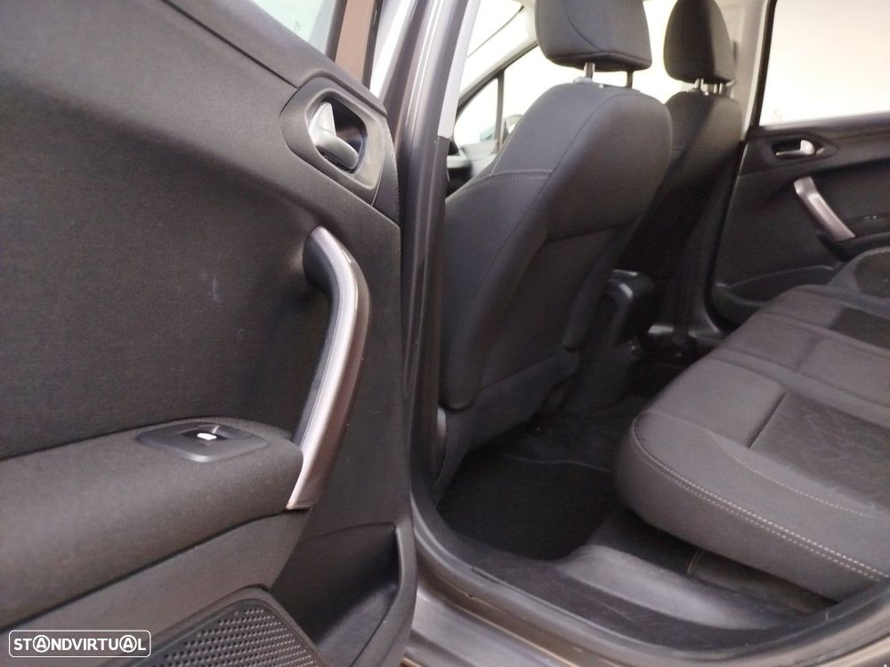 Peugeot 2008 1.6 BlueHDi Style - 24