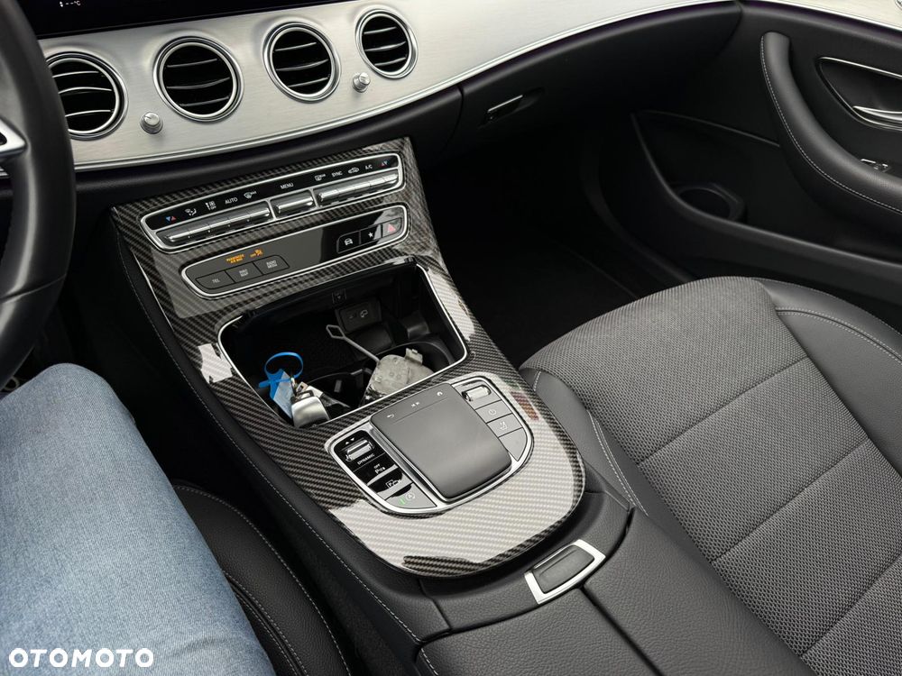 Mercedes-Benz Klasa E 200 4Matic 9G-TRONIC AMG Line - 21