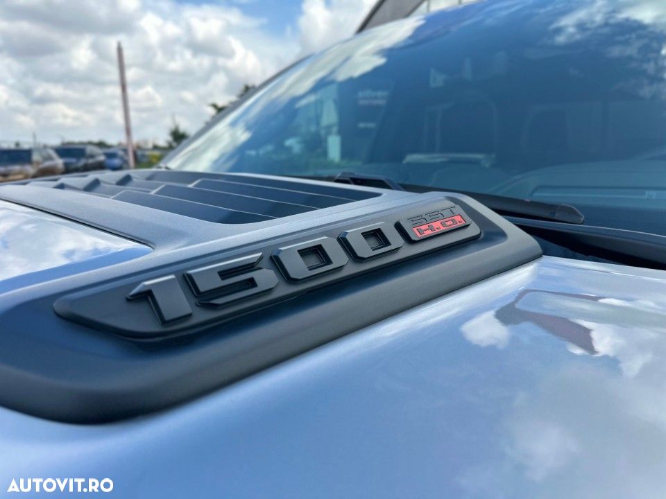 Dodge RAM - 8