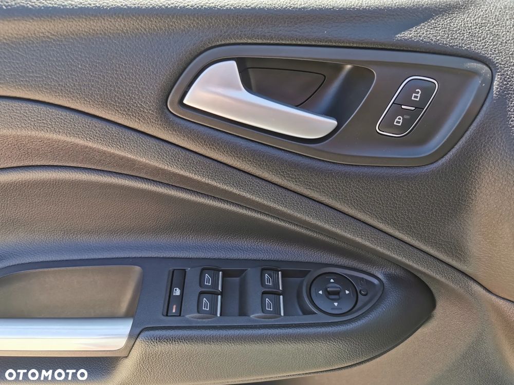 Ford Kuga 1.5 EcoBoost 2x4 Titanium - 10