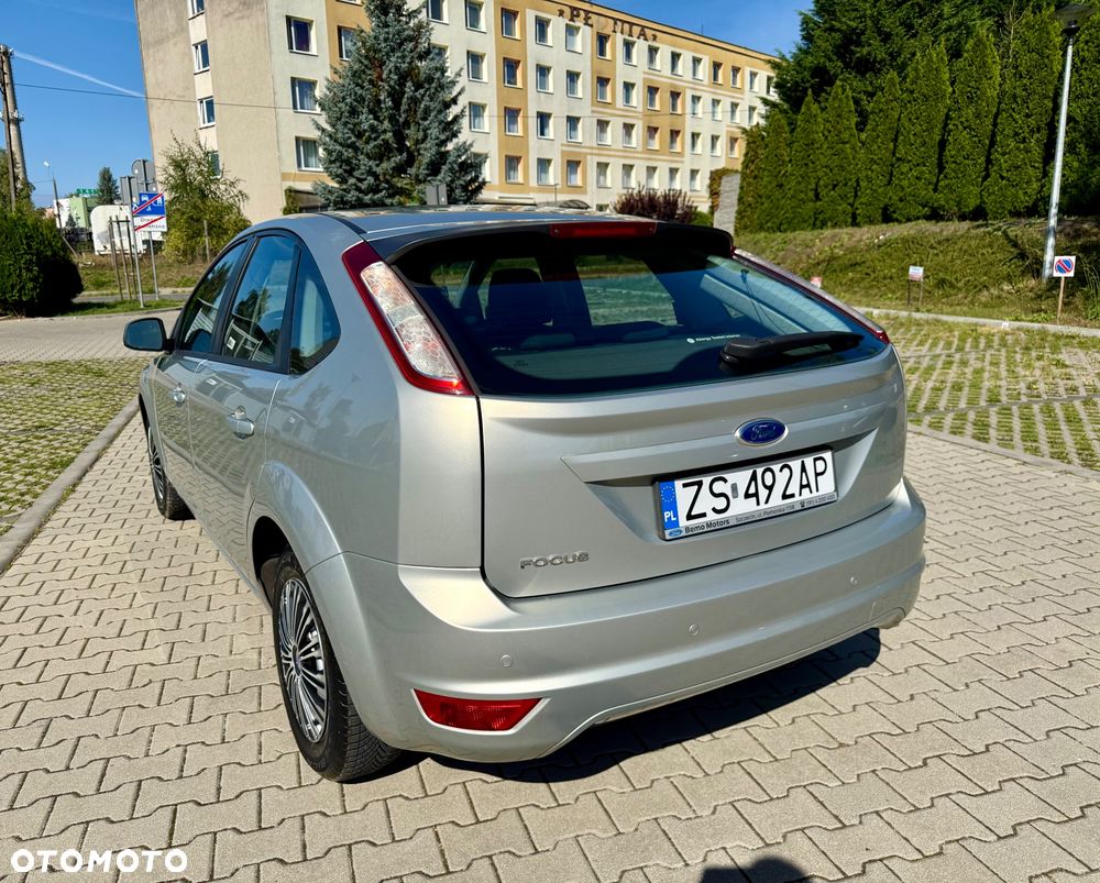 Ford Focus 1.6 Ambiente - 2
