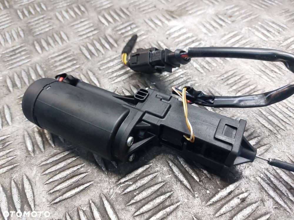 RYGIEL DOCIĄG KLAPY BAGAŻNIKA AUDI A8 D3 4E0827383C - 2