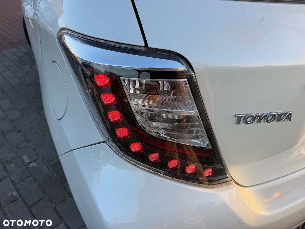 Toyota Yaris 1.5 VVT-i Life - 10