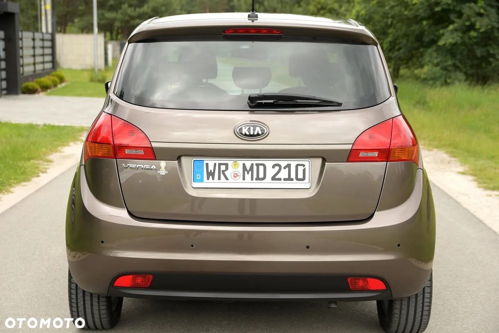 Kia Venga - 7