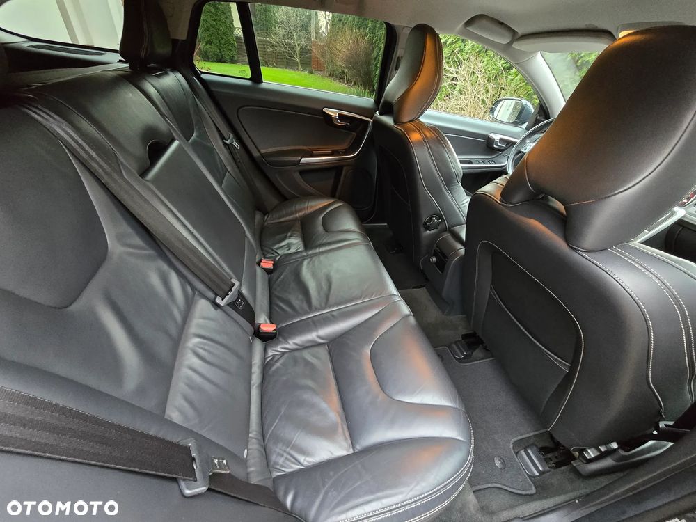 Volvo V60 D6 AWD Plug-in Hybrid Summum - 7