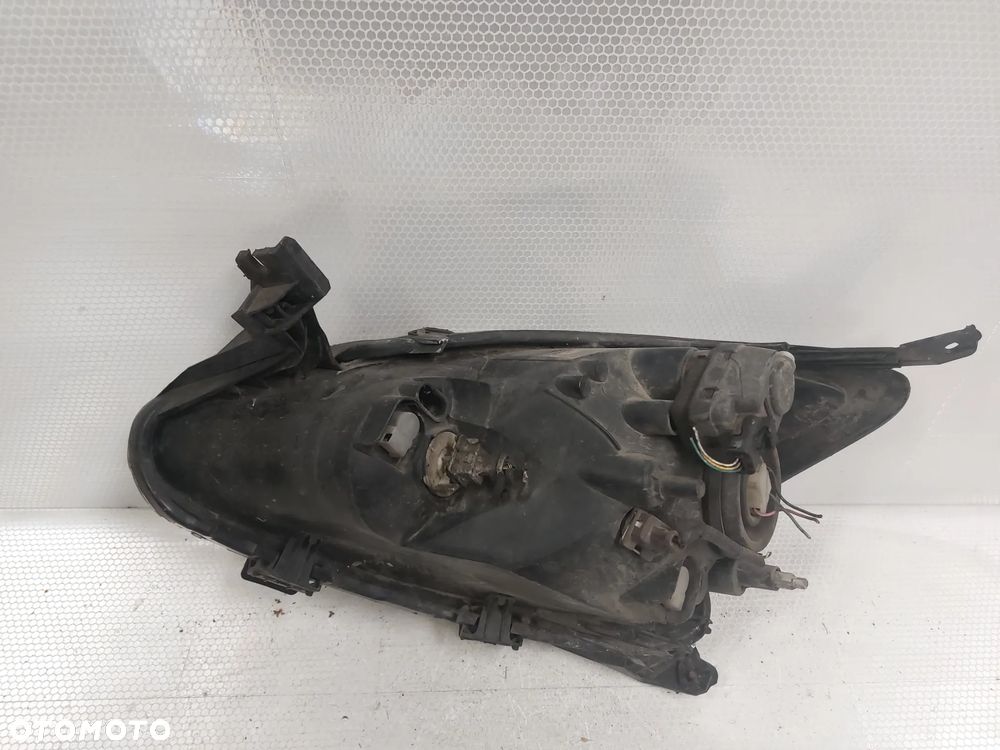 .  LAMPA PRZOD PRZEDNIA PRAWA TOYOTA AYGO 1 - 4
