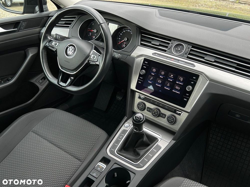 Volkswagen Passat 2.0 TDI SCR Trendline - 17