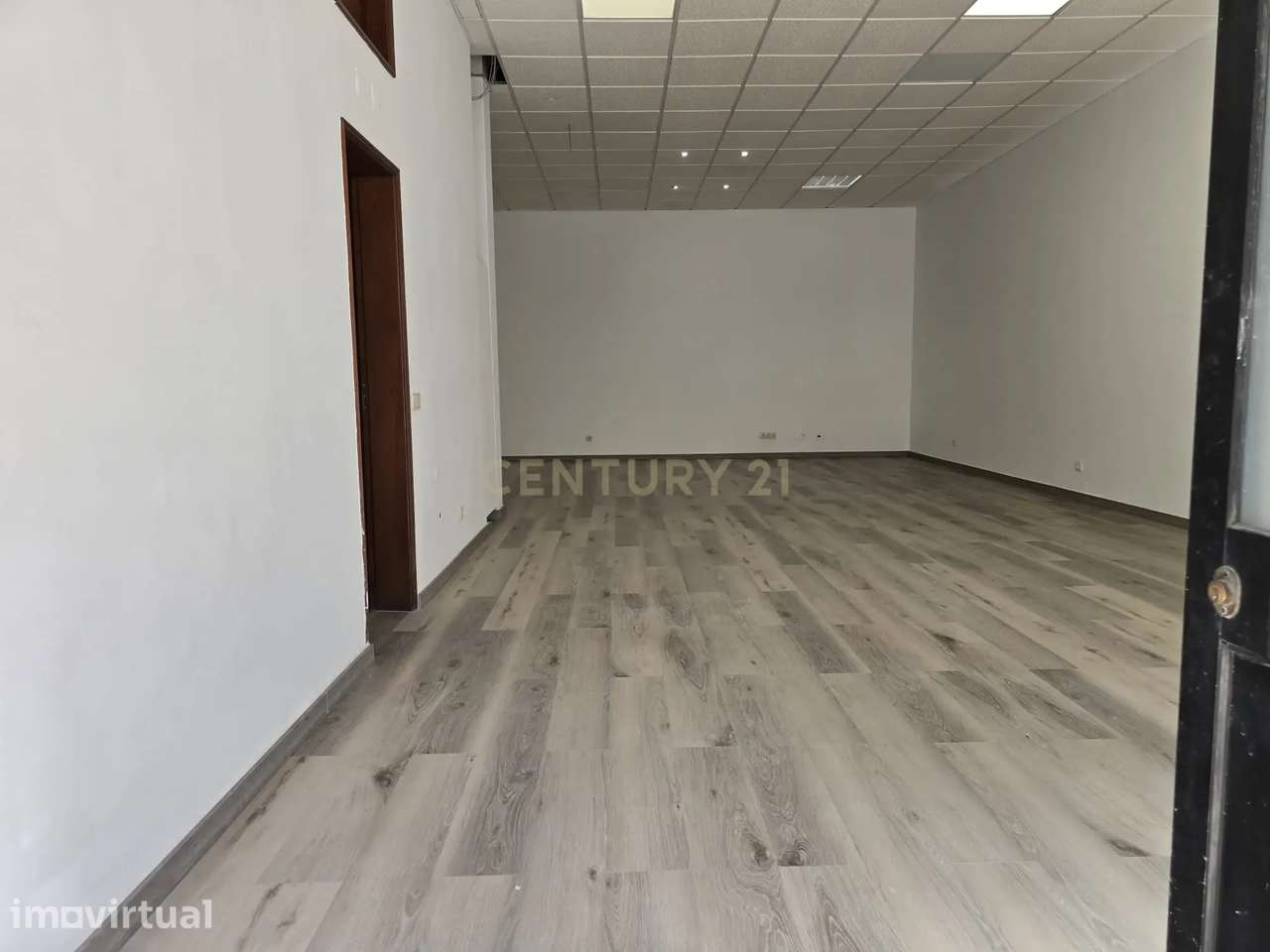 Espaço comercial com área ampla de 98m2 situada na zona da Aranguês | - Grande imagem: 3/12