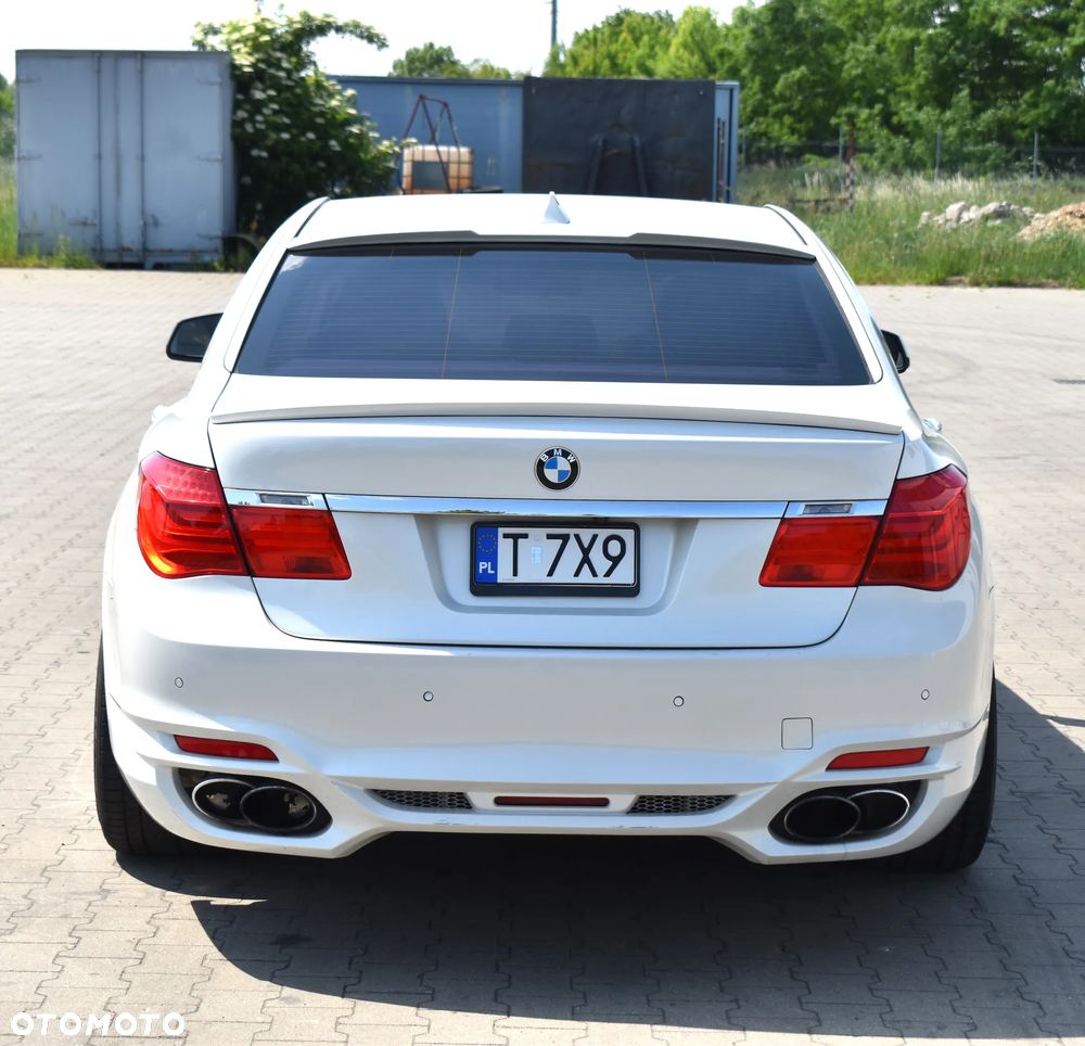BMW i7 - 7