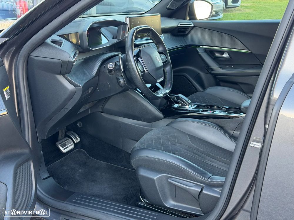 Peugeot 2008 PureTech 130 EAT8 GT - 7