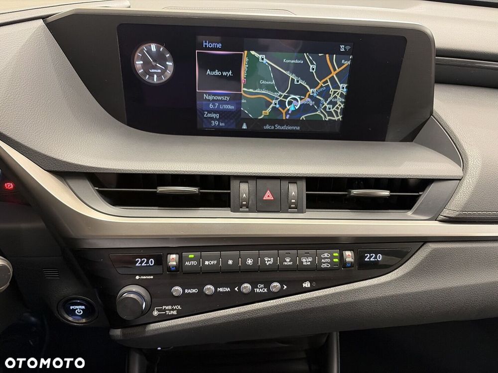 Lexus ES 300h Business Edition - 16