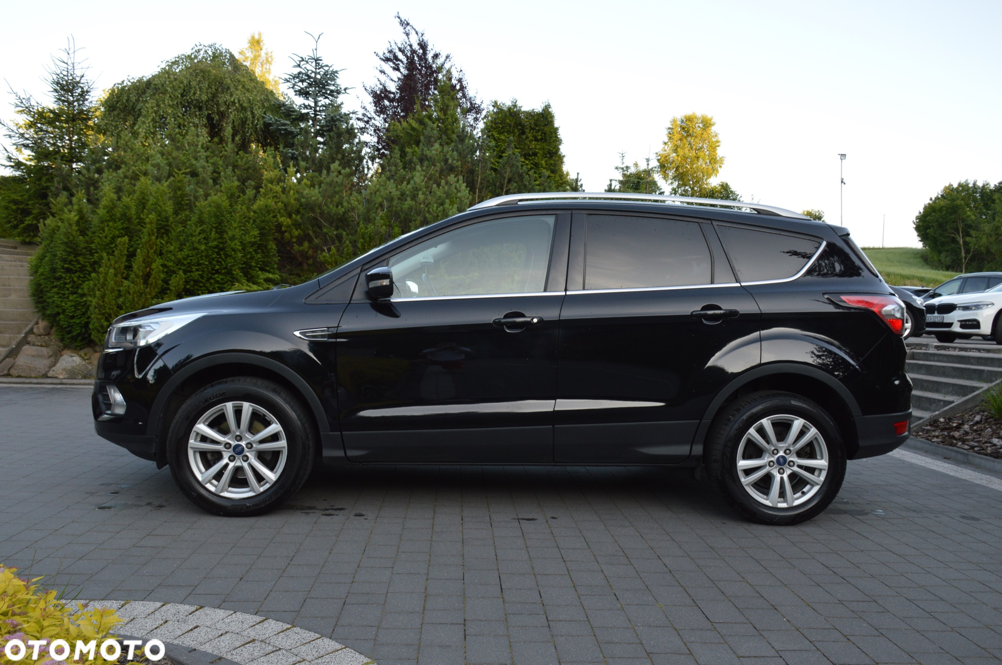 Ford Kuga 1.5 EcoBoost 2x4 Black & Silver - 3