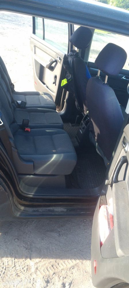 Volkswagen Touran 1.6 FSI Basis - 11