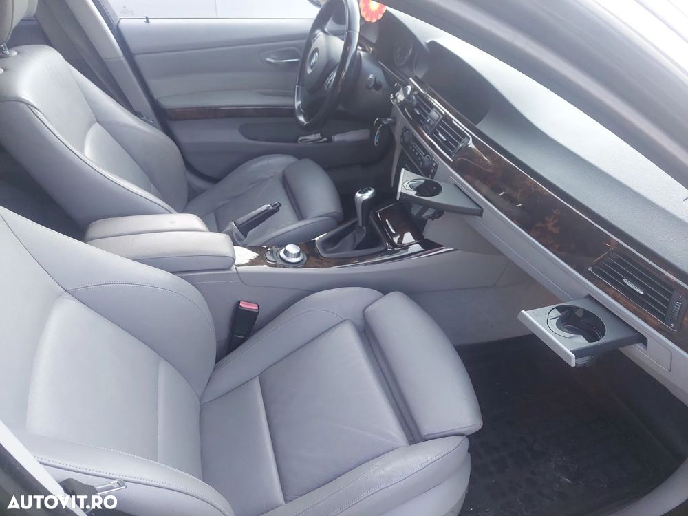 BMW Seria 3 325i - 12