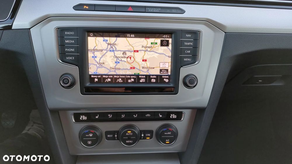 Volkswagen Passat - 31