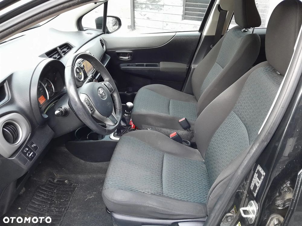 Toyota Yaris 1.33 VVT-i Lounge - 10