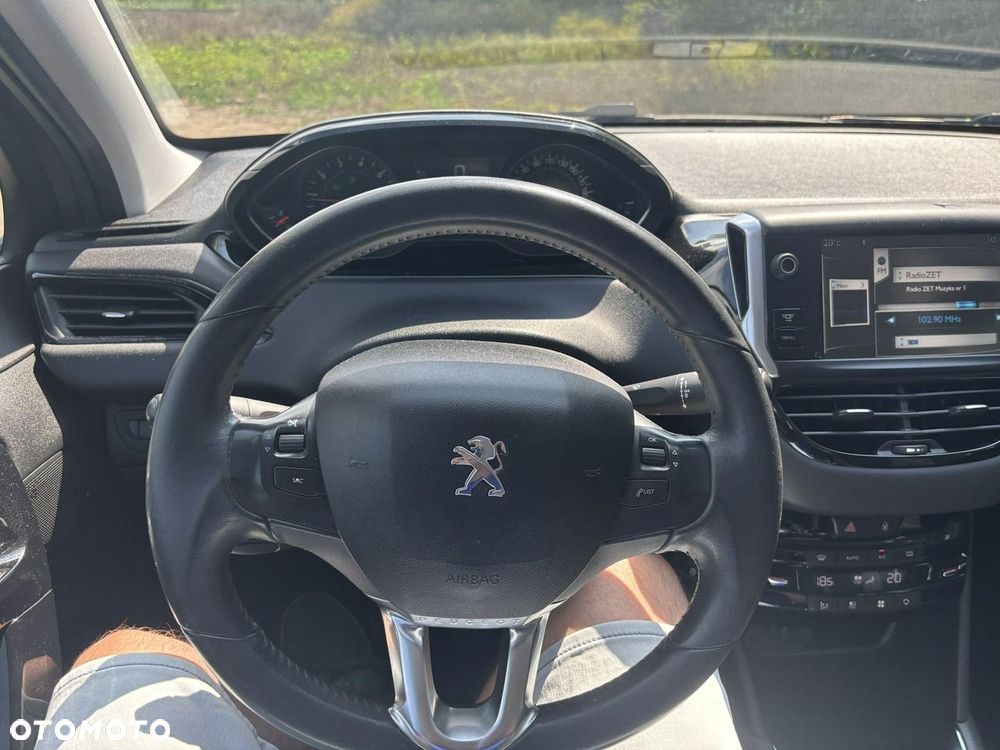 Peugeot 208 - 23