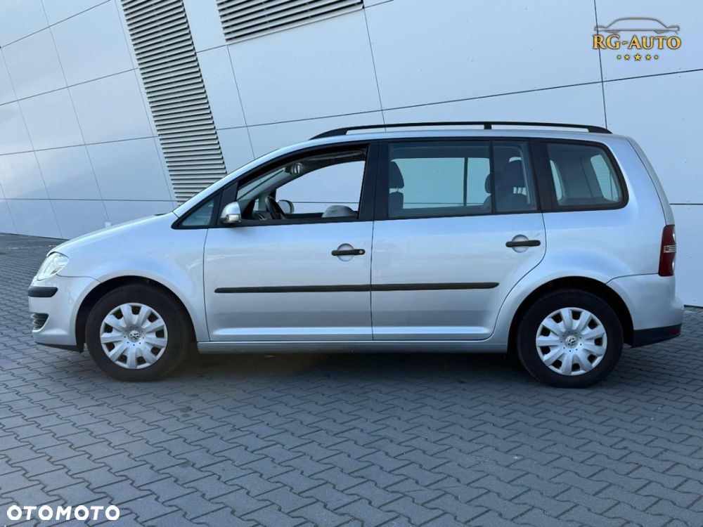 Volkswagen Touran - 10