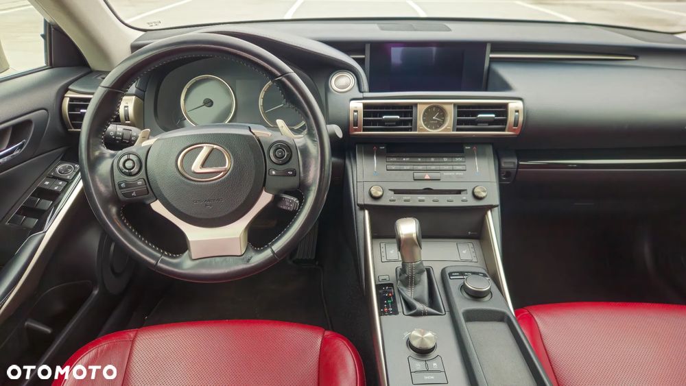 Lexus IS 200t Elite - 10