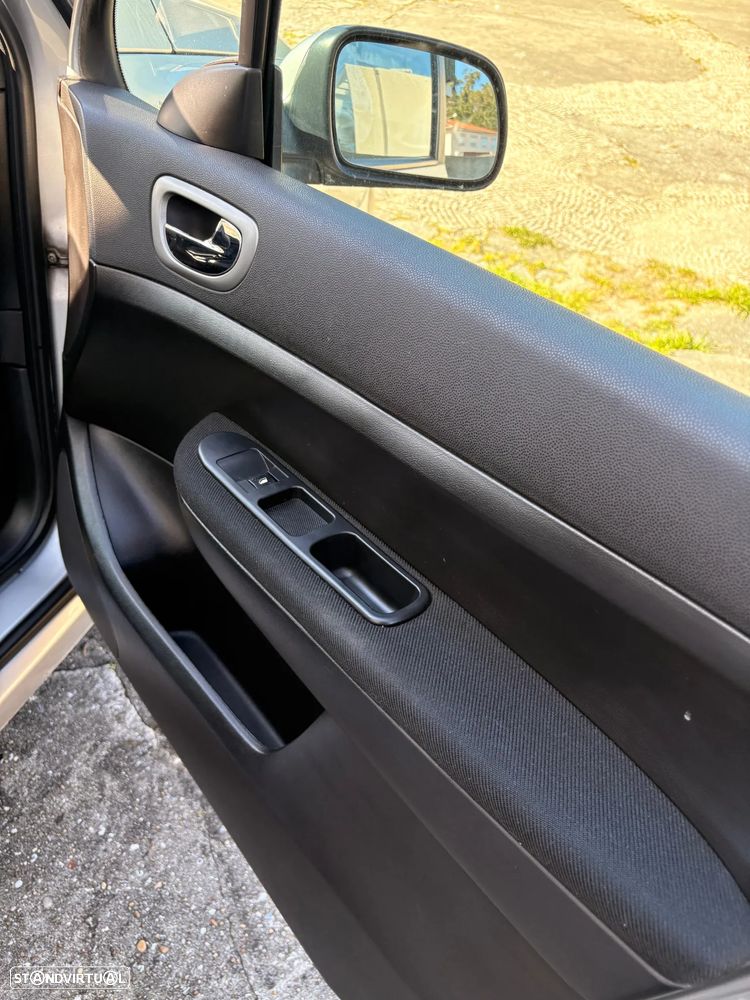 Peugeot 307 Break 1.6 HDi Navtech - 4