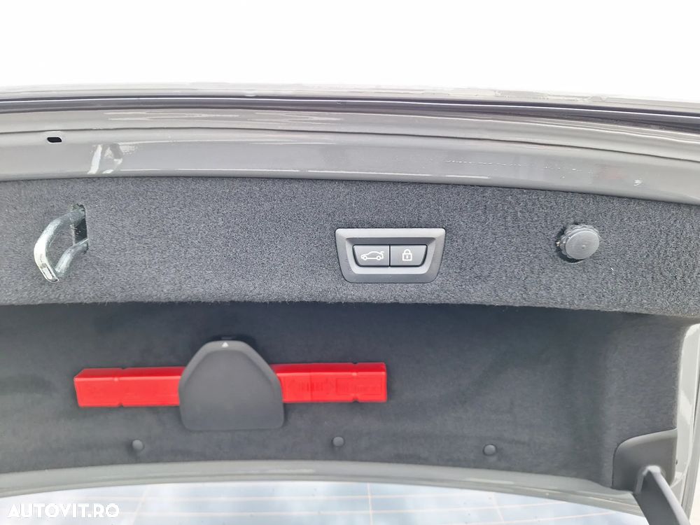 BMW Seria 7 750i xDrive - 36