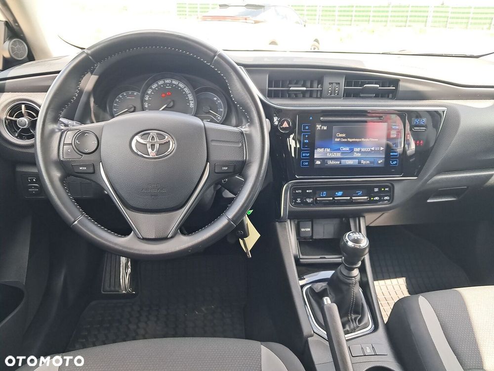 Toyota Auris - 16