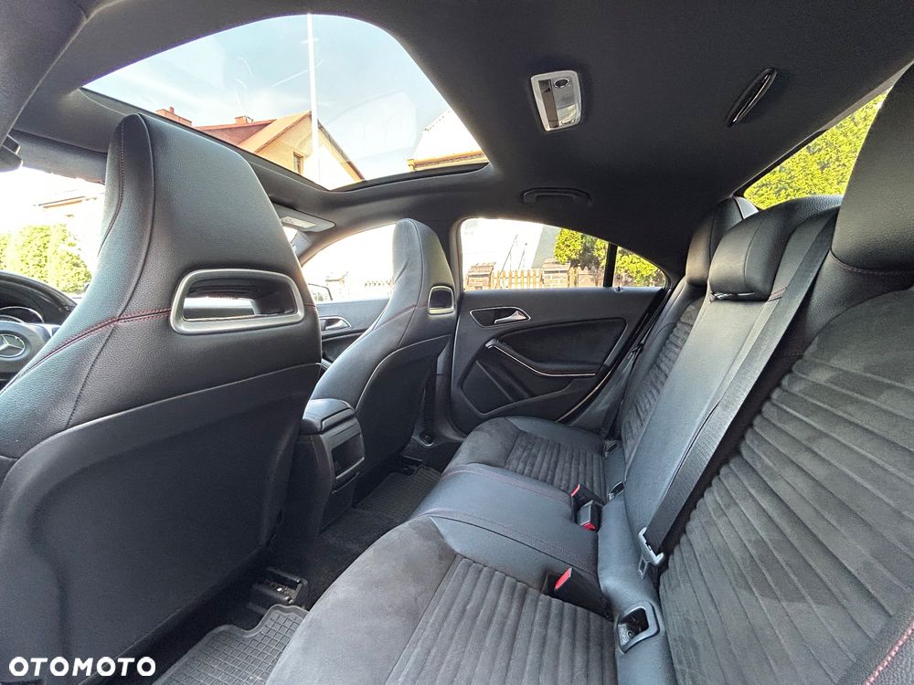 Mercedes-Benz CLA 200 7G-DCT AMG Line - 33