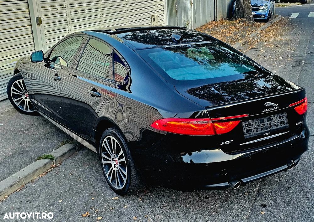 Jaguar XF 25t Chequered Flag - 15