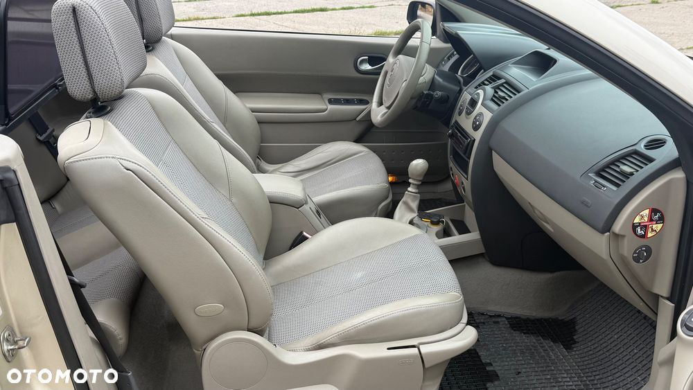 Renault Megane 2.0 Confort Privilege - 16