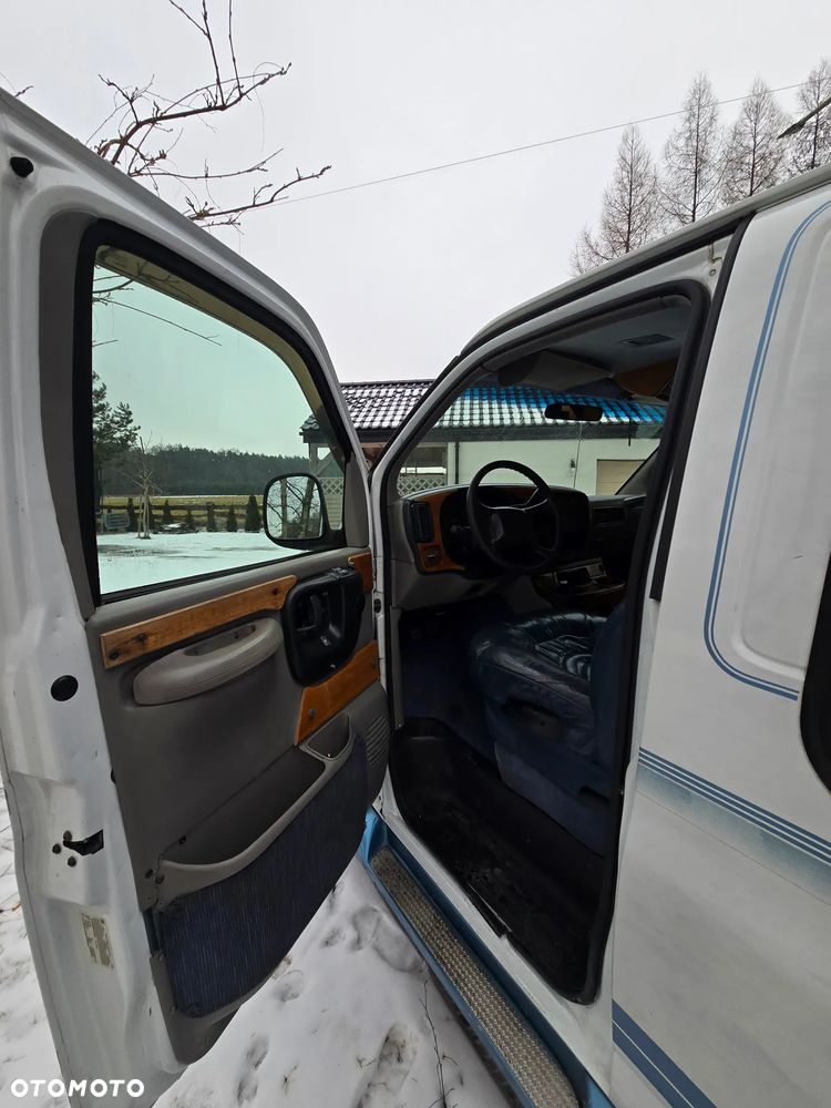 Chevrolet Chevy Van - 13