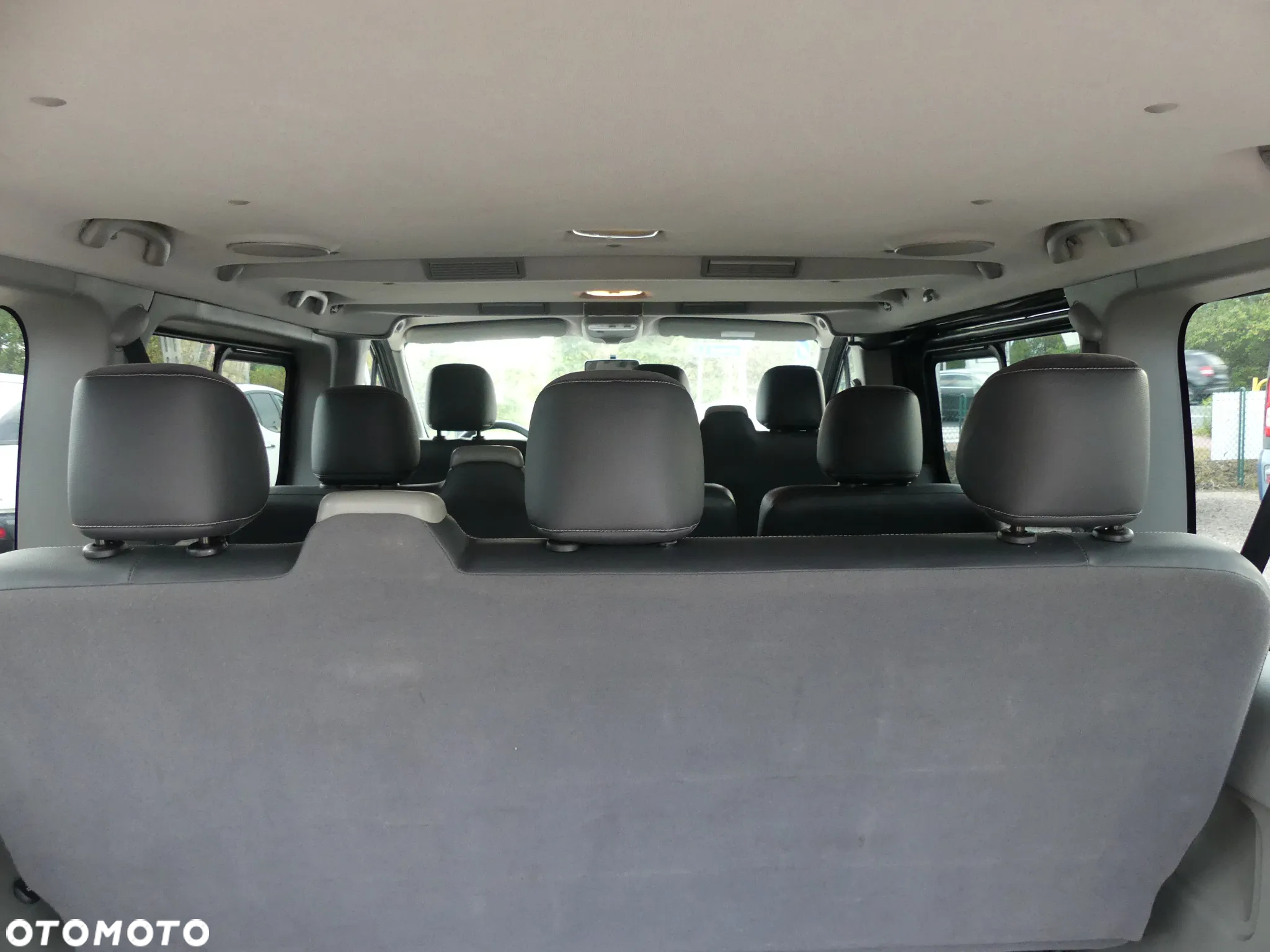 Renault Trafic 2.0 dCi 115 FAP Grand Passenger Black Edition - 24