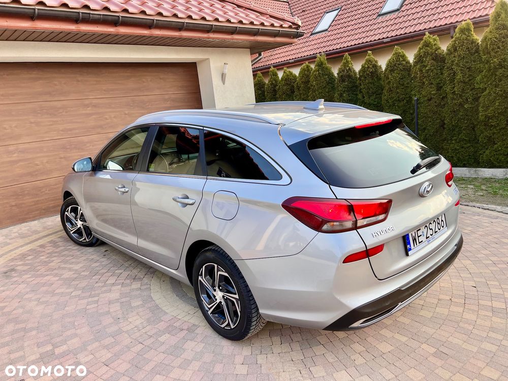 Hyundai i30 1.6 D Comfort - 24