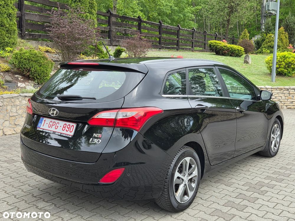 Hyundai i30 Kombi 1.6 GDi DCT Premium - 11