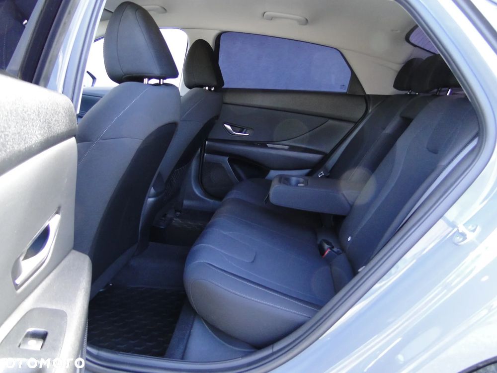 Hyundai Elantra 1.6 Smart CVT - 26