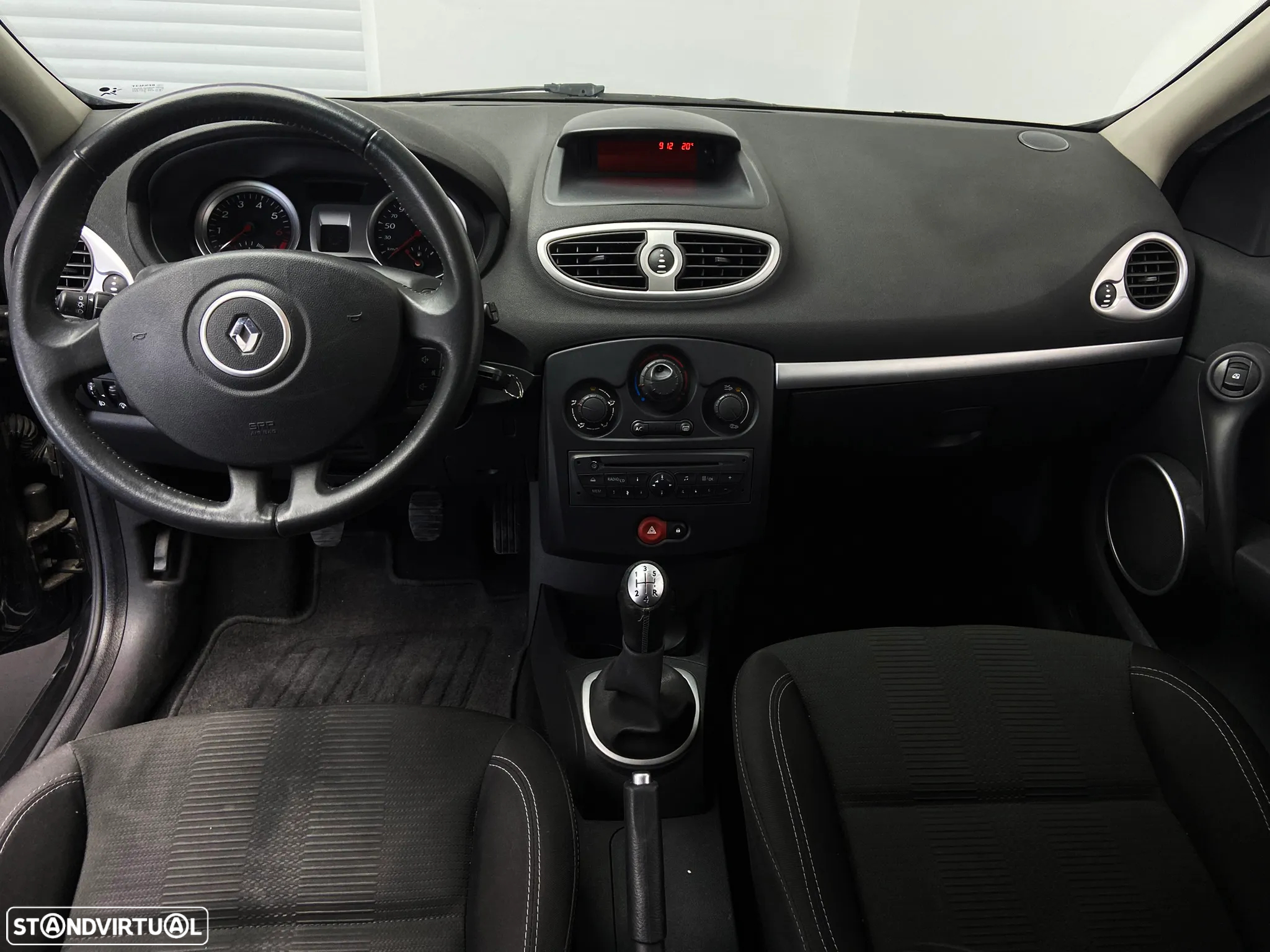 Renault Clio 1.2 16V Dynamique S - 12