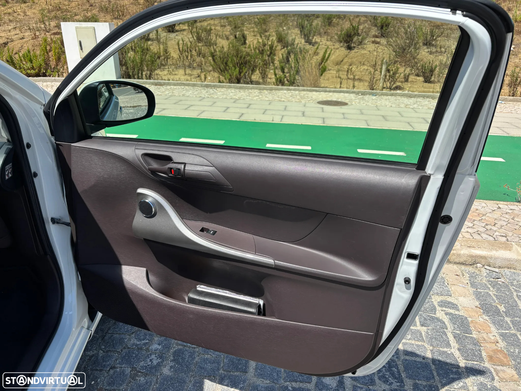 Toyota iQ 1.0 VVT-i 2 EP+NAVI+Bluetooth - 11