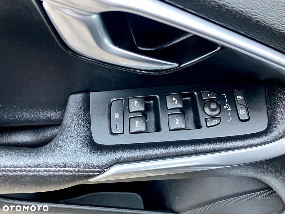 Volvo V40 D2 Geartronic RDesign - 21