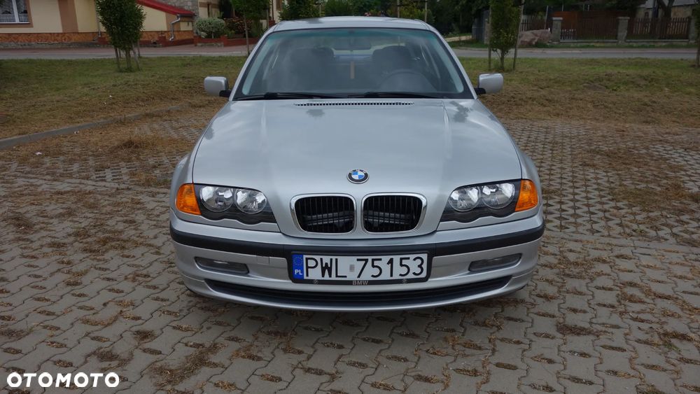 BMW Seria 3 320i - 4