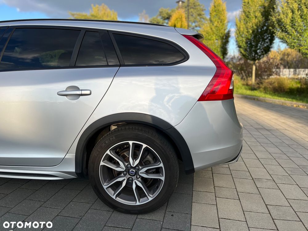 Volvo V60 Cross Country T5 AWD Geartronic - 23