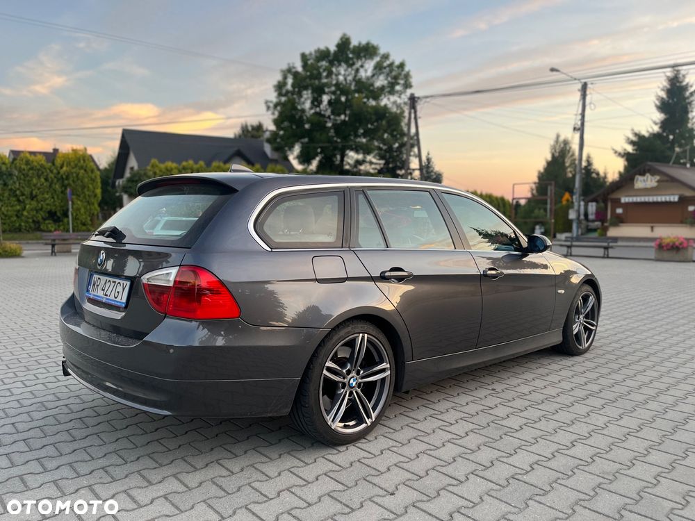 BMW Seria 3 325i xDrive - 3