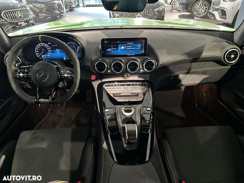 Mercedes-Benz AMG GT R Roadster - 11