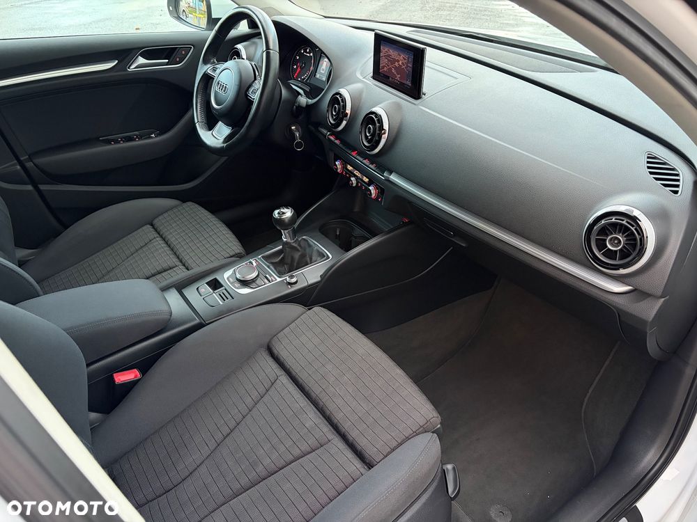 Audi A3 Sportback 1.4 TFSI Ambiente - 28