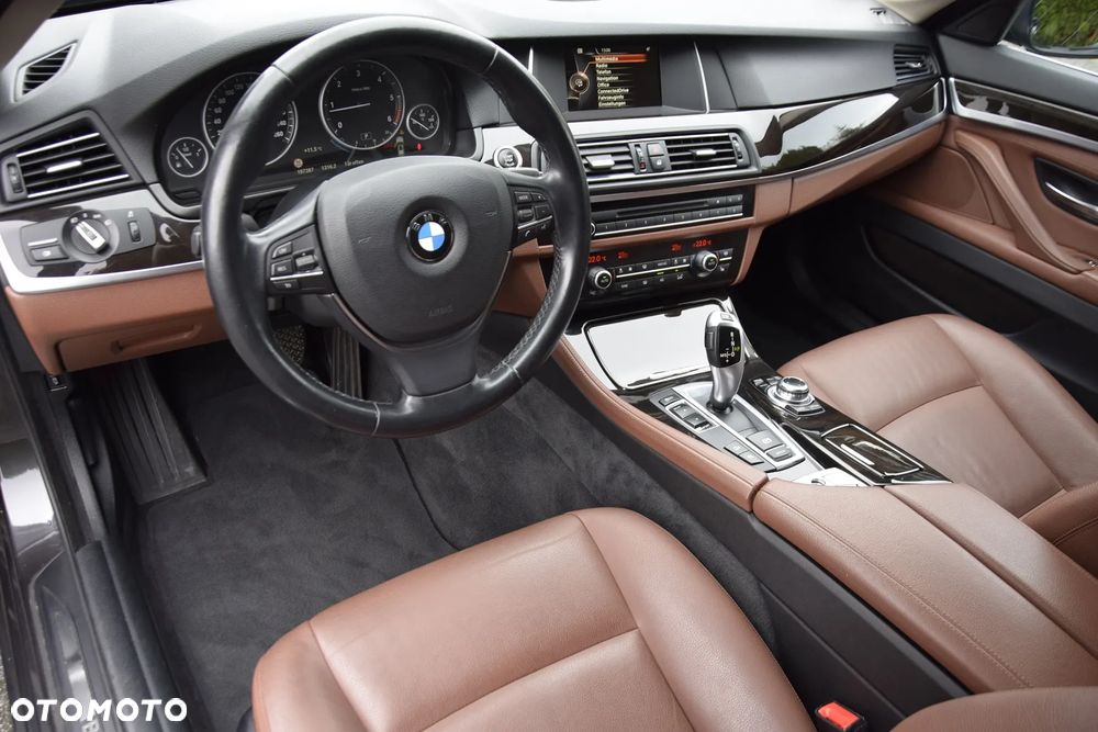 BMW Seria 5 520d xDrive - 22