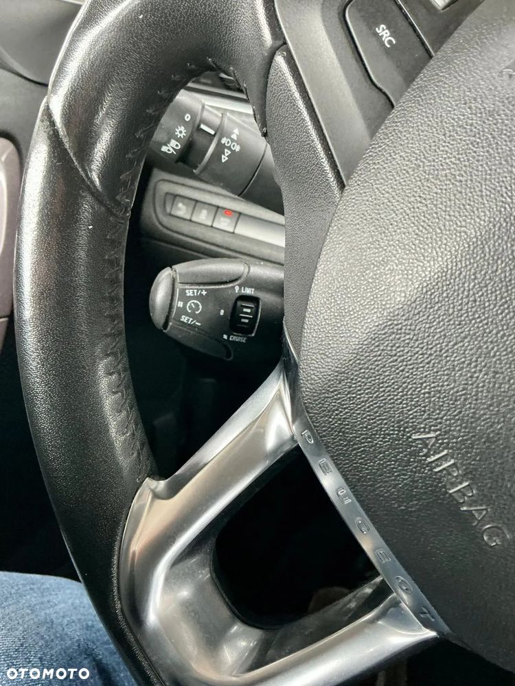 Peugeot 2008 1.6 e-HDi Allure S&S - 20