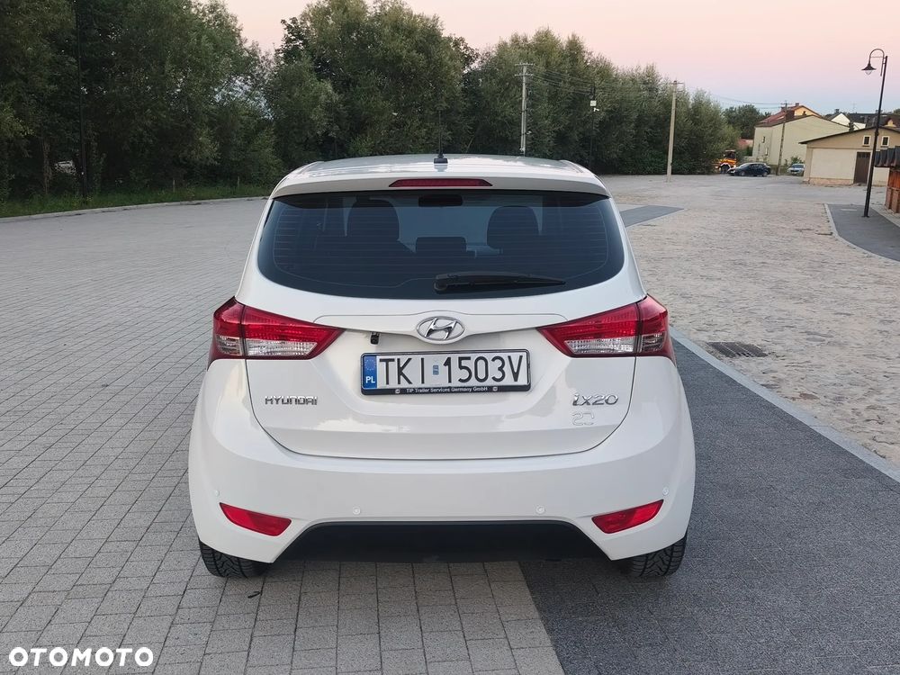 Hyundai ix20 1.4 Premium blue - 15