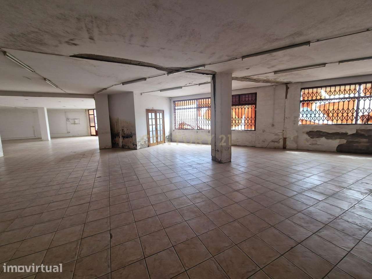 Espaço comercial para recuperação em Delães, Vila Nova de Famalicão/GR - Grande imagem: 5/23